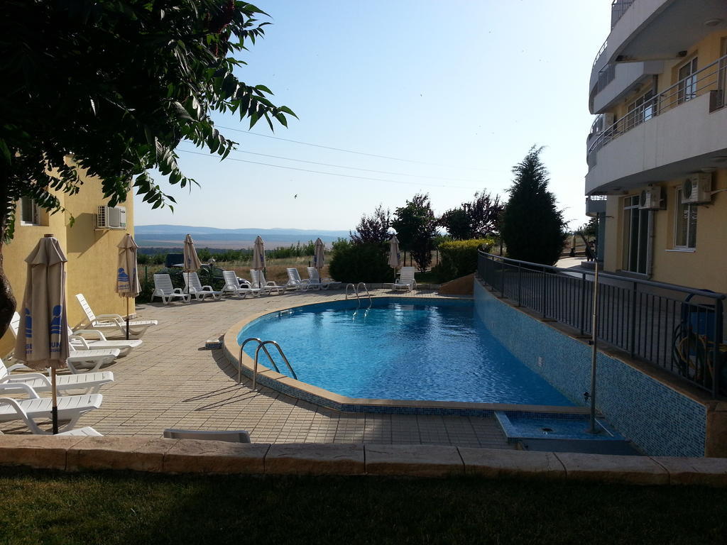 Menada Sunset Kosharitsa Apartments Luaran gambar
