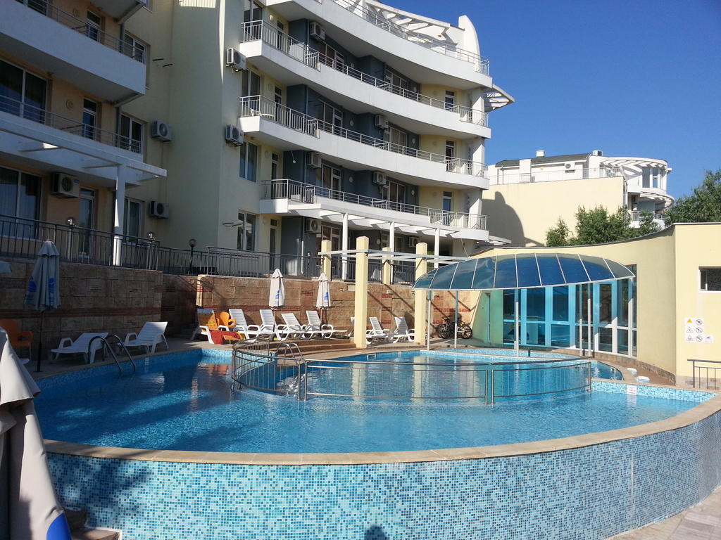 Menada Sunset Kosharitsa Apartments Luaran gambar