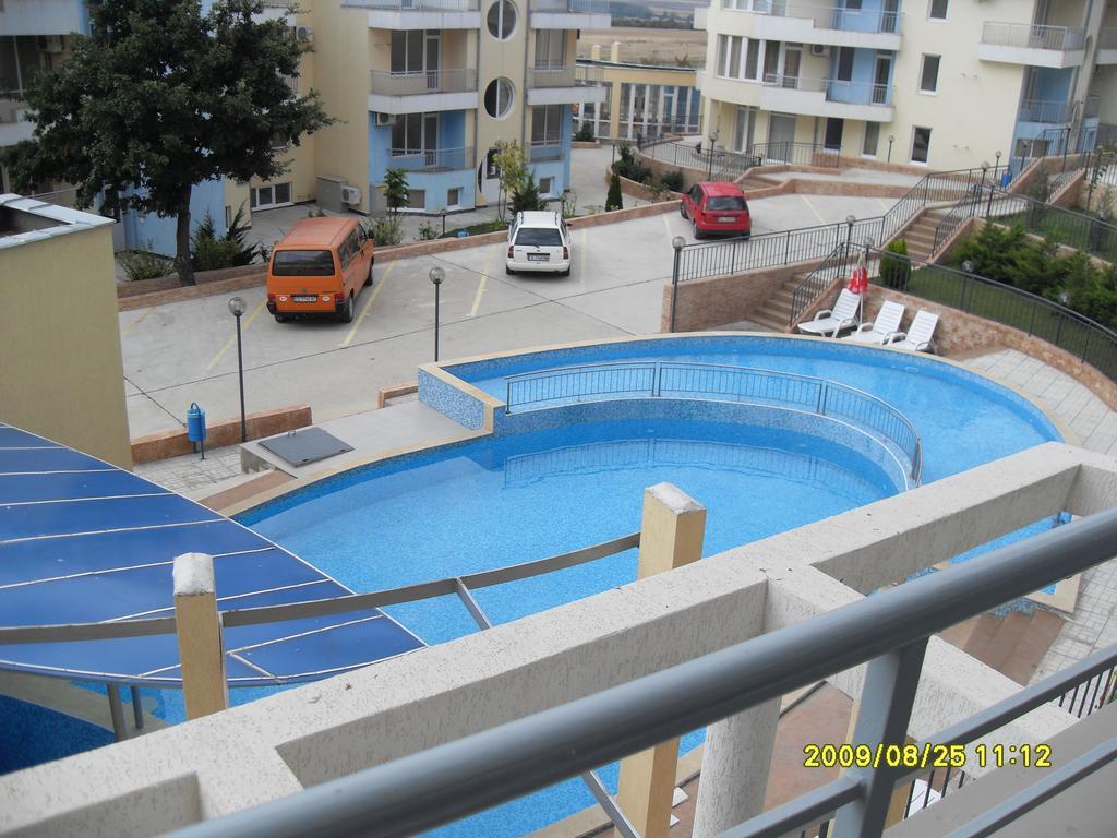Menada Sunset Kosharitsa Apartments Luaran gambar