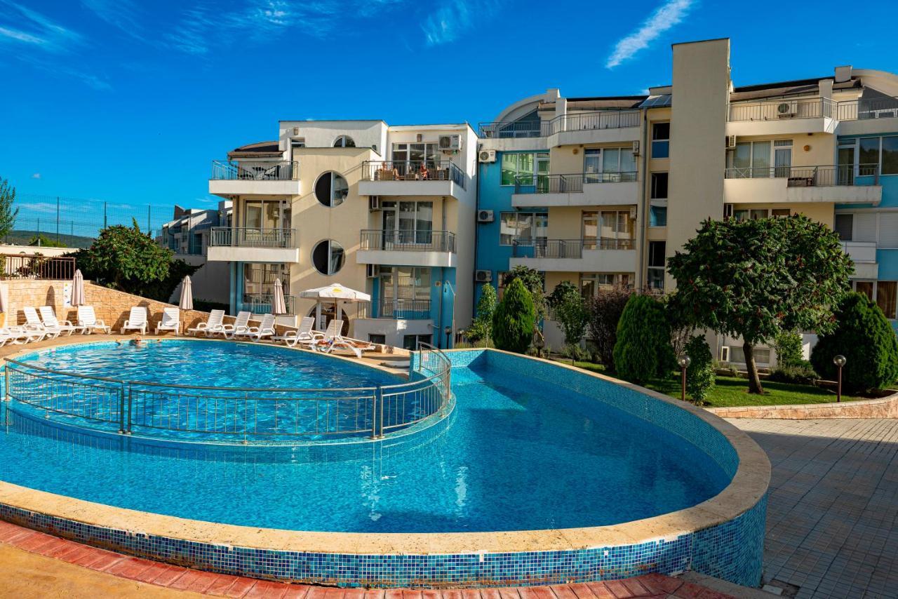 Menada Sunset Kosharitsa Apartments Luaran gambar