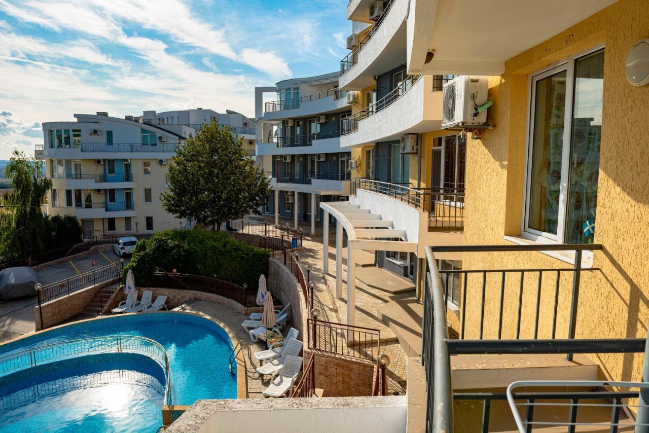 Menada Sunset Kosharitsa Apartments Luaran gambar