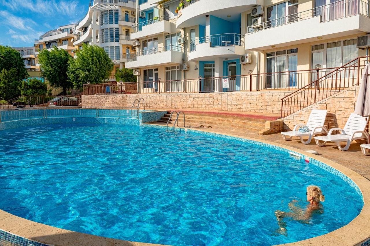 Menada Sunset Kosharitsa Apartments Luaran gambar