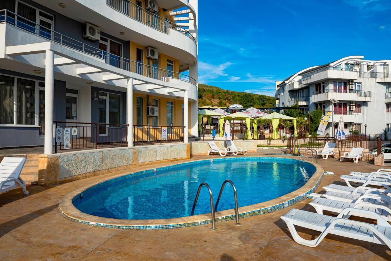 Menada Sunset Kosharitsa Apartments Luaran gambar