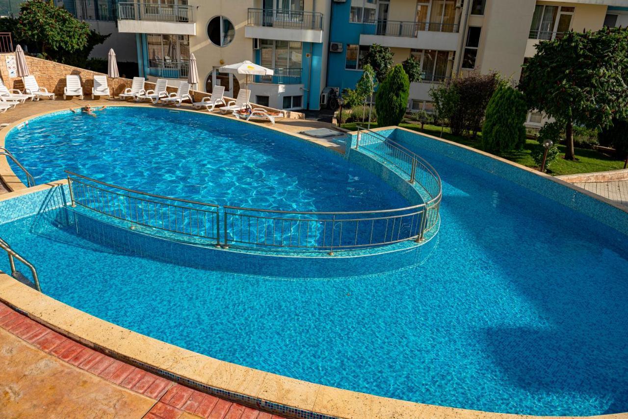 Menada Sunset Kosharitsa Apartments Luaran gambar