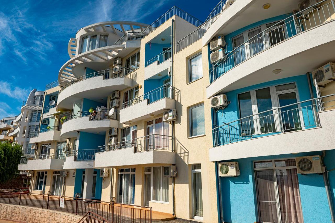 Menada Sunset Kosharitsa Apartments Luaran gambar